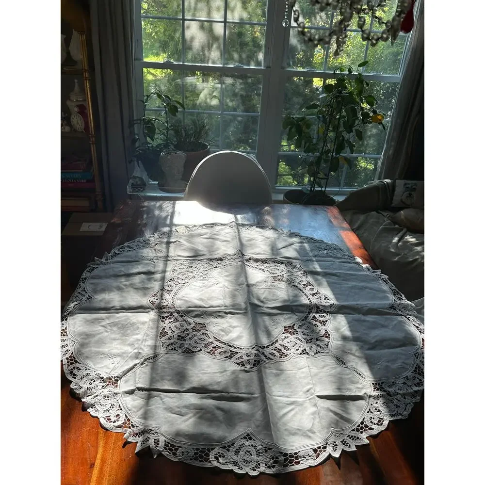 Vintage white, round tablecloth Battenburg lace embroidered floral 42”